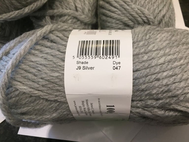 5 X 100 GRAM  BALLS OF JAMES C BRETT AMAZON SUPER CHUNKY KNITTING WOOL