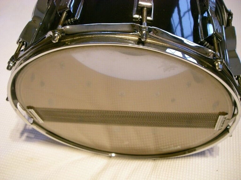 Ludwig 484 Coliseum maple snare drum  14 x 8 - Chicago-'79/'82 - 12 lugs  Black Cortex