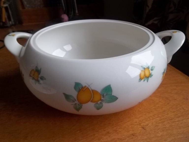 Royal Doulton - Apricots - T.C.1238 - Vegetable Tureen with Lid