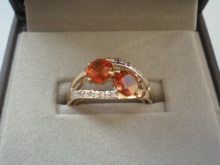 image for Beautiful garnet ring in 9 carat yellow gold, size 7 - price reduced