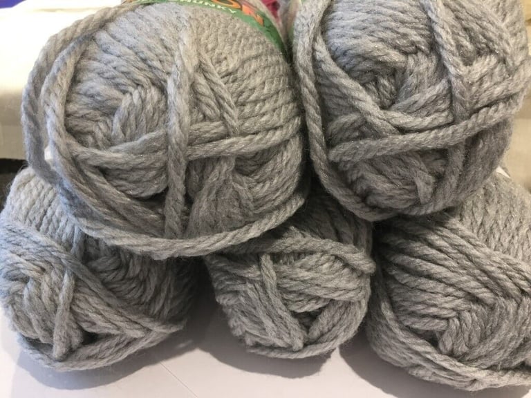 5 X 100 GRAM  BALLS OF JAMES C BRETT AMAZON SUPER CHUNKY KNITTING WOOL