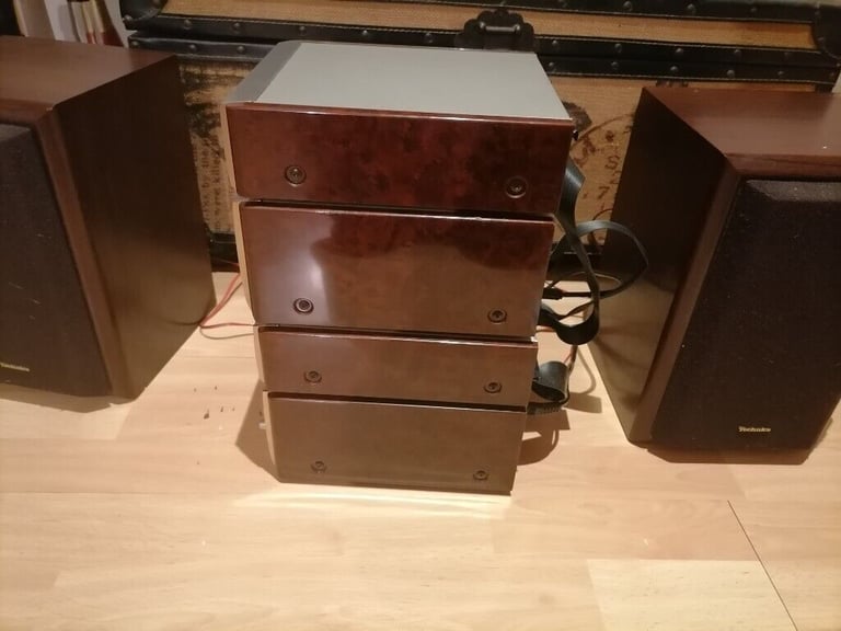 Vintage TECHNICS HI FI STEREO STACK COMPLETE SYSTEM HD 51. Silver with Walnut Finish. 