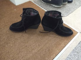 Size 6 Ladies Black Shoes