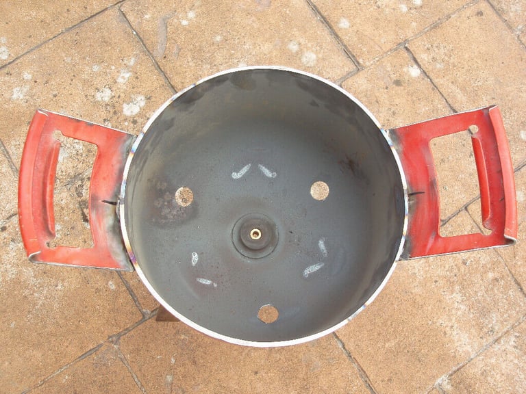 wood burner / bbq made out of gas bottle