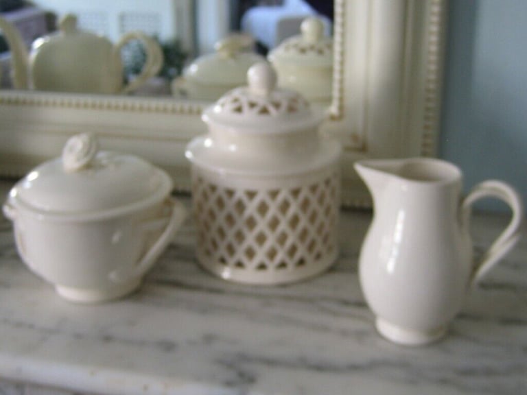 COLLECTABLE - FIVE pieces of Leedsware/ Leeds Creamware china