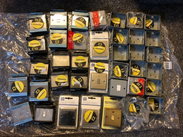 LOT OF BACKPLATES, DECORATIVE SWITCHES, TELEPHONE PORT