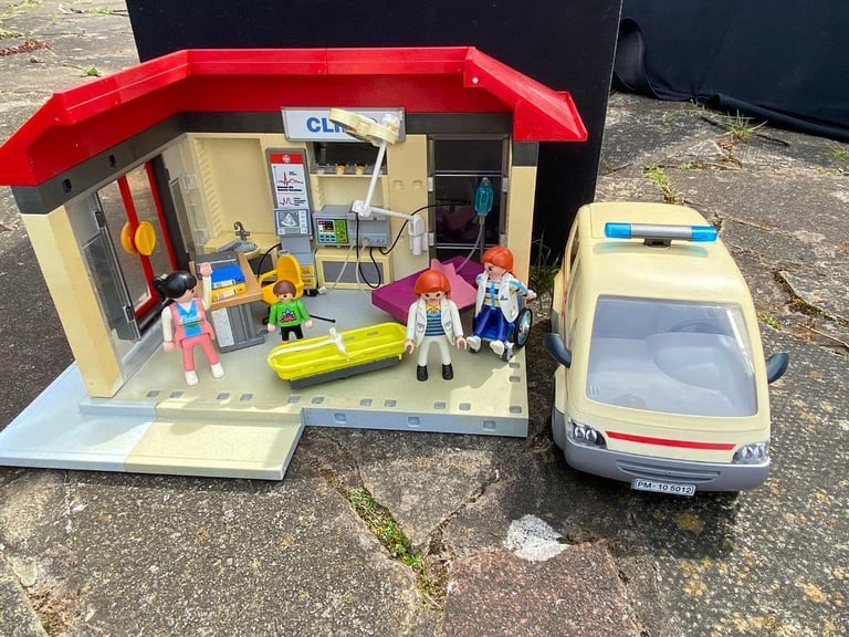 image for Play Mobil Medical Centre 5012