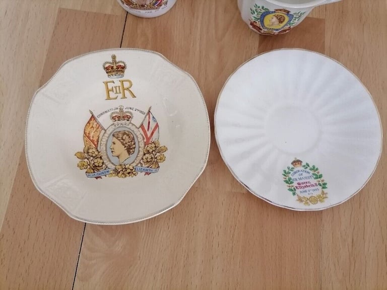 Royal Memorabilia Lot : 10 × Collectible E ll R 1953 - 2002 Commemorative Items 