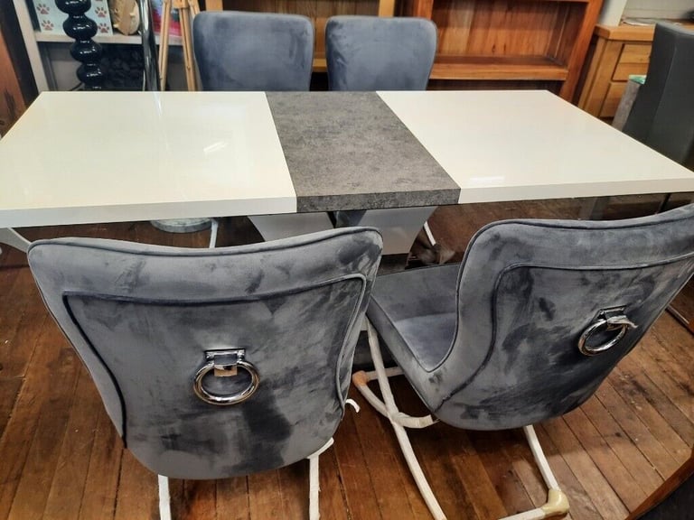 High gloss dining table Brand new 