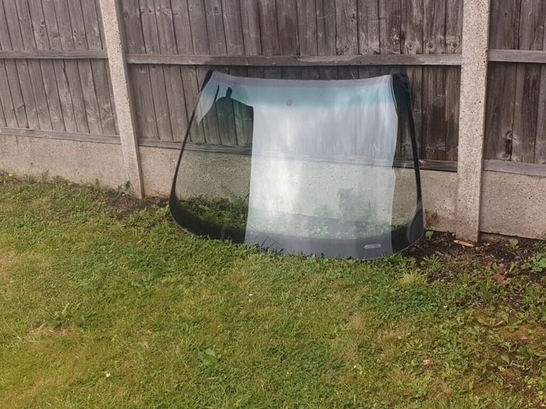AUDI 80E FRONT WINDSCREEN 