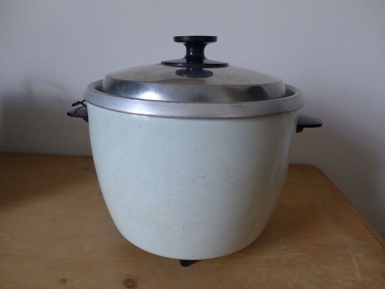 Collectable Kitchenalia: Vintage Japanese Electric Rice Cooker. In good working order.