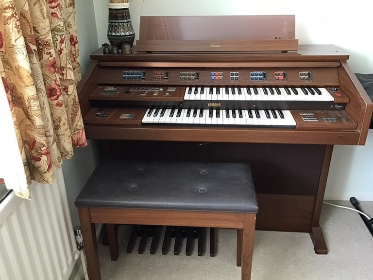 image for Yamaha FE40 and stool