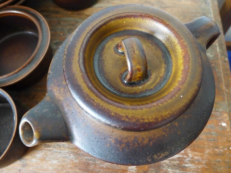 Job lot of 32 pieces of VINTAGE 1960s FINNISH ARABIA WARE. Oven and dishwasher proof.