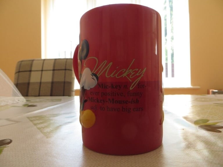 DISNEY MICKY and MINNIE EXCLUSIVE ORIGINAL VERY GOOD QUALITY THICK WALL MUGS. IN AS NEW CONDITION