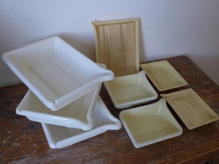 SET OF 8 PRINT DEVELOPING TRAYS DARK ROOM DISHES.  Used, but still fine for use.