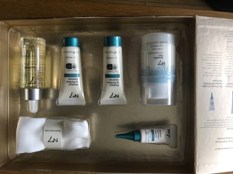 Boots No7 skincare collection, 6 item gift set.