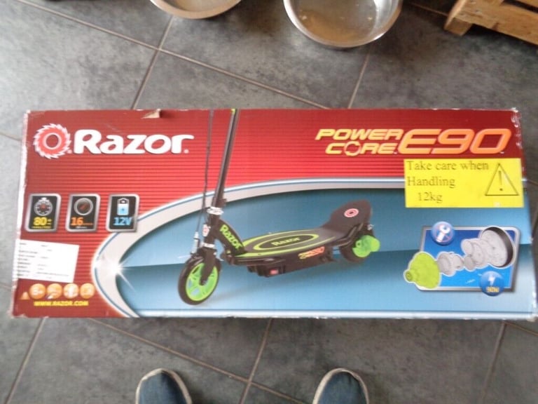 razor e90 electric scooter (NEW) (IN BOX)
