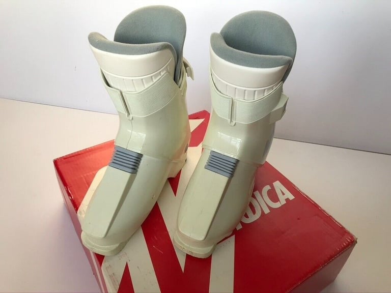 image for Vintage Ladies Ski Boots Size 6 In Original Box