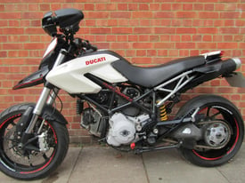 WHITE DUCATI HYPERMOTARD 796 FSH REDUCED . SERVICE ..2 NEW TYRES..