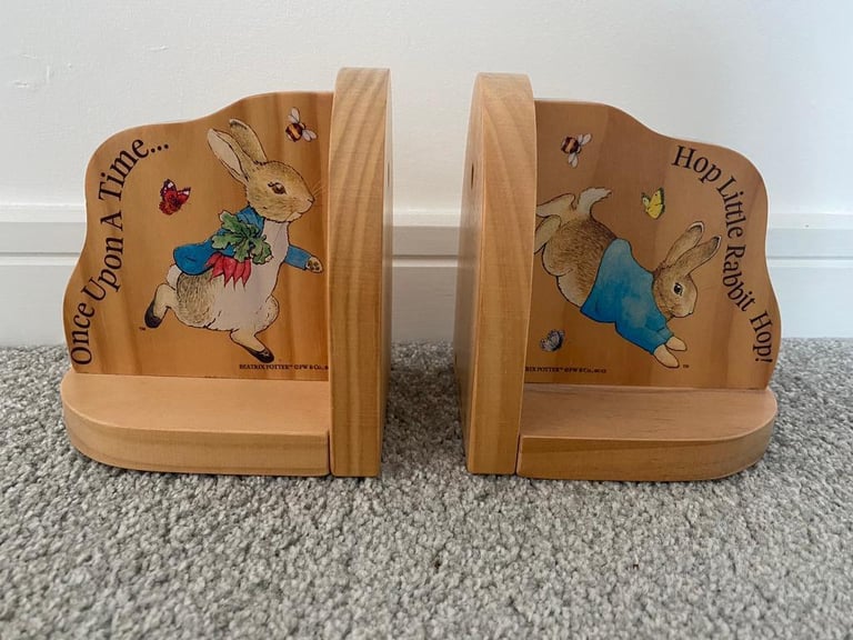 Petter Rabbit Book Ends and Books