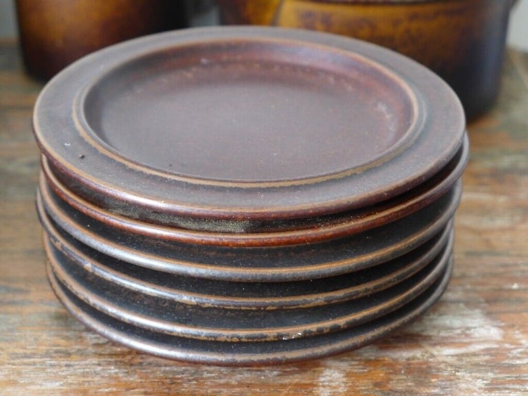 Job lot of 32 pieces of VINTAGE 1960s FINNISH ARABIA WARE. Oven and dishwasher proof.