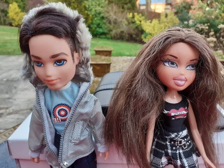 RARE Bratz Wintertime Wonderland Dolls DANA and KOBY from 2003