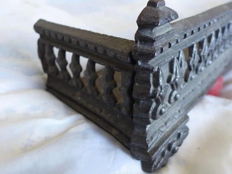 Antique Vintage Victorian Cast-Iron Fireplace Fender Fire Surround Kerb.
