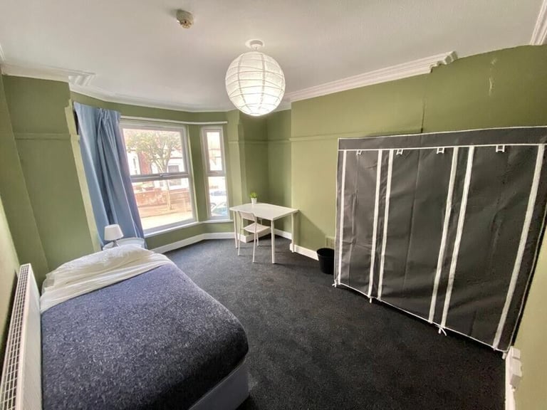 SINGLE & DOUBLE ROOMS SHARED HOUSE, BILLS INCLUDED, HYSON GREEN AREA,UC, BENEFITS ACCEPTED 