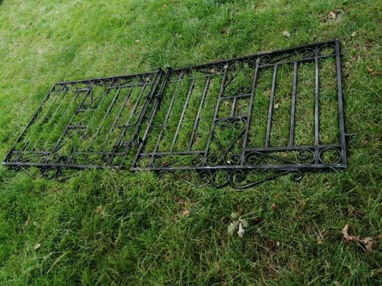 GORGEOUS DRIVE GATES