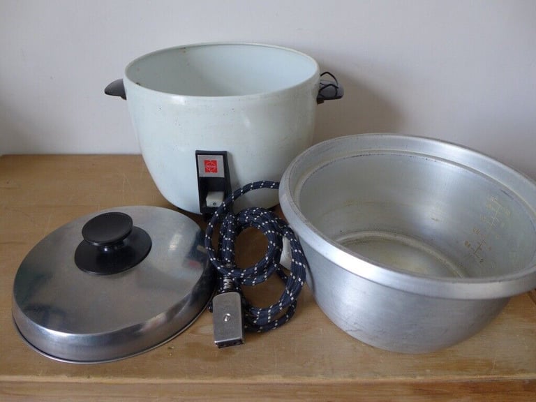 Collectable Kitchenalia: Vintage Japanese Electric Rice Cooker. In good working order.