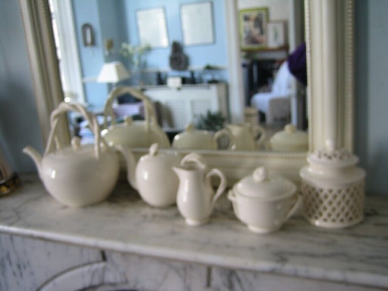 image for COLLECTABLE - FIVE pieces of Leedsware/ Leeds Creamware china