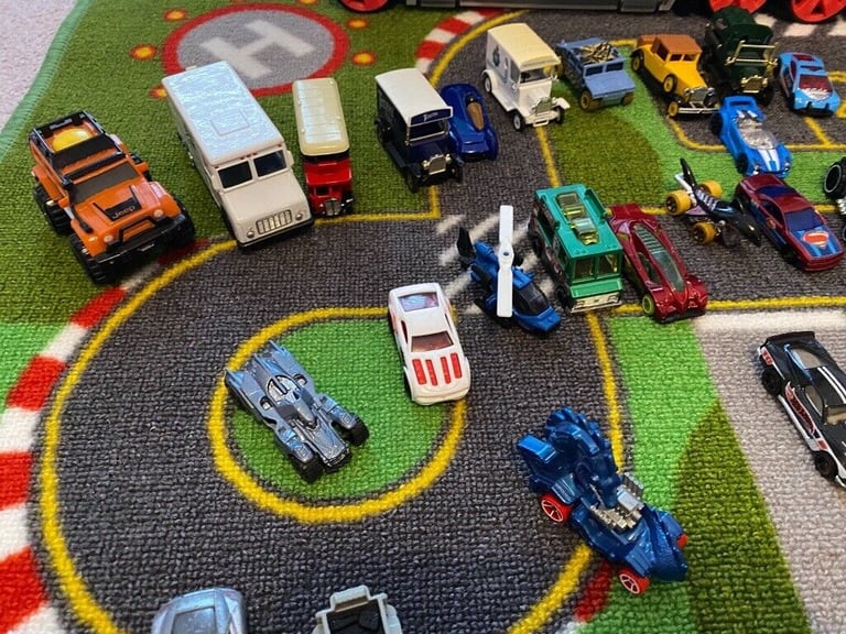 Toy car bundle hot wheels cars with toy Matt and car carry csse