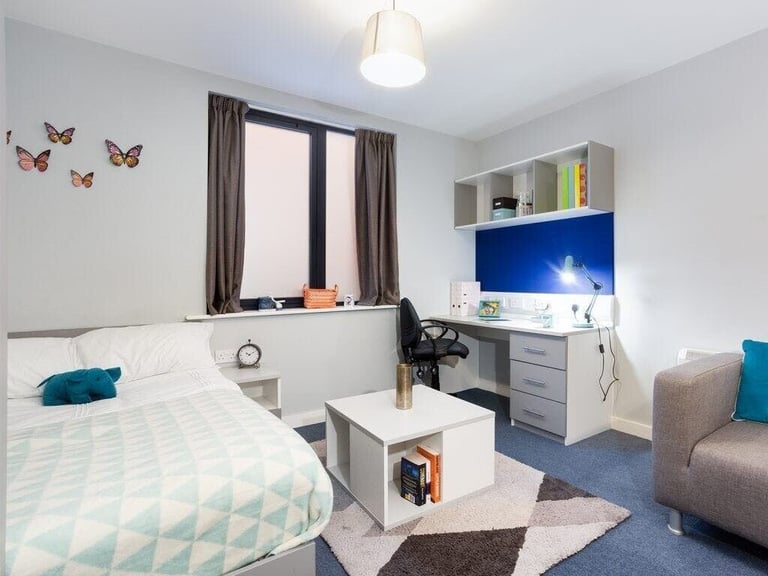 STUDENT ROOM TO RENT IN PRESTON. EN-SUITE WITH PRIVATE ROOM, BATHROOM AND STUDY SPACE