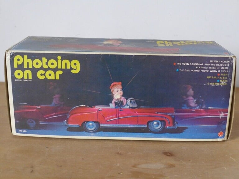 Collectable CHINESE TIN TOY: Vintage PHOTOING ON CAR. Model ME630. Battery Operated. Rare.