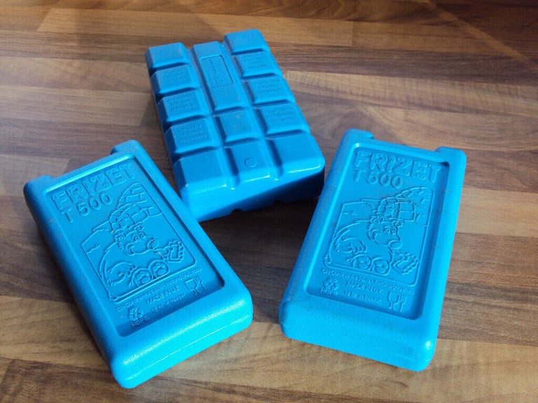 Cool Box and Three Freezer Blocks