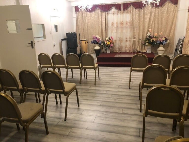 EAST HAM - 50-SEATER D1 HALL TO RENT - KITCHEN AND CHILDREN’S ROOM - 2 SERVICES WEEKLY- 1 ALL-NIGHT