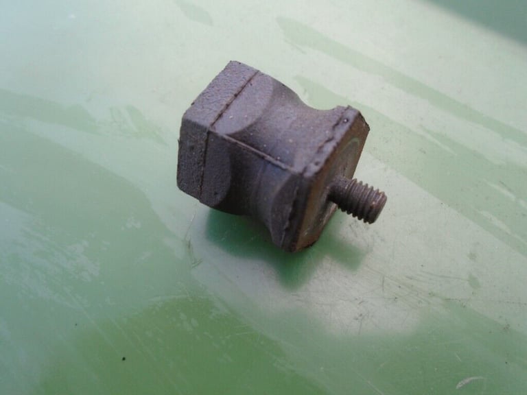 image for Dolmar Chainsaw anti vibration mount
