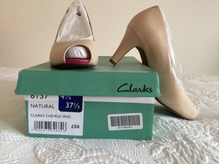 image for Size 37.5 cream court shoe 2in heel peep toe worn once