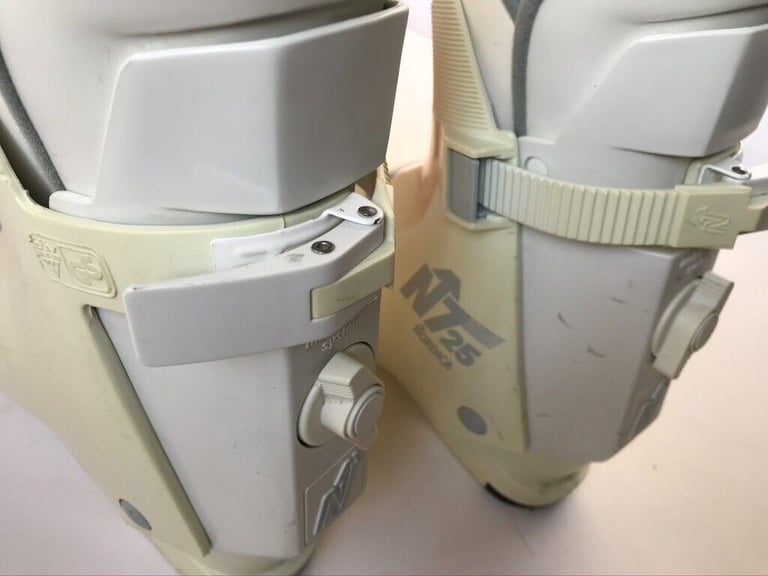 Vintage Ladies Ski Boots Size 6 In Original Box