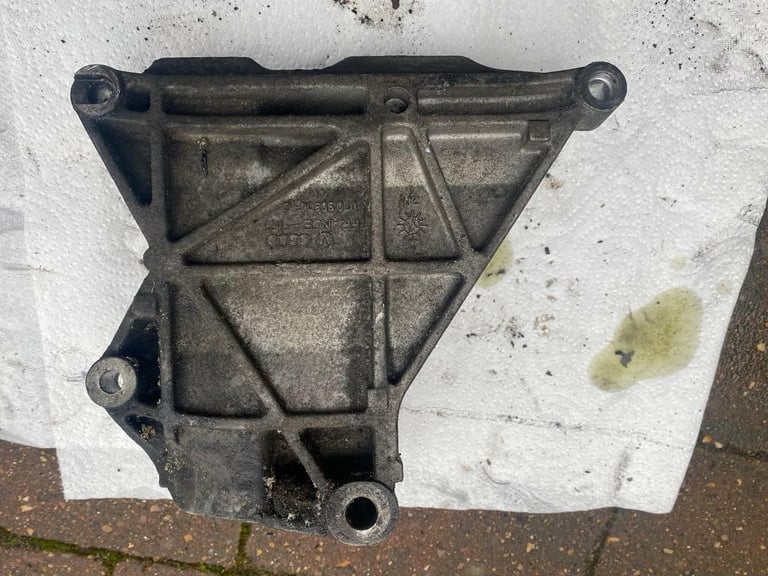 VOLKSWAGEN TRANSPORTER (T5) Alternator Mount 2.5 TDI 070903143C