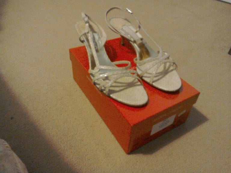 image for Martini Osvaldo cream strappy sandals