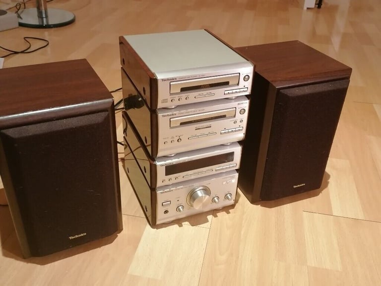 Vintage TECHNICS HI FI STEREO STACK COMPLETE SYSTEM HD 51. Silver with Walnut Finish. 