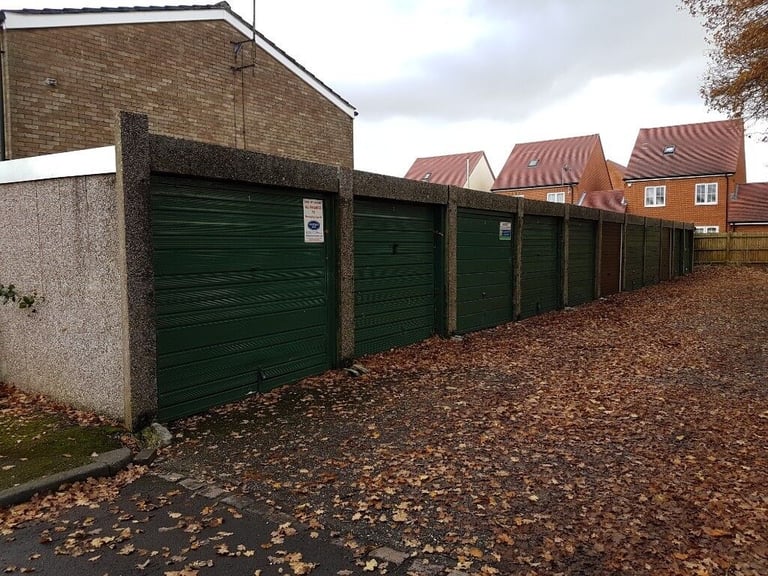 Garage/Parking/Storage: Almswood Road (adj. 11) Tadley Basingstoke, RG26 4QF