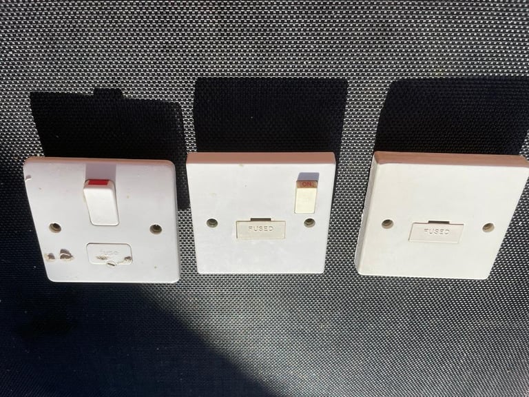 3x Legrand Switched Fused Spur Connection Units - 2 With Switch 