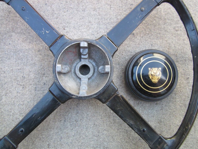 VINTAGE GENUINE JAGUAR STEERING WHEEL - Possibly removed from a XK140