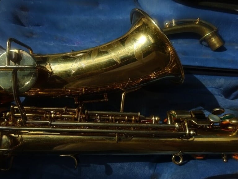 beuscher tru tone alto saxaphone,gold plated.