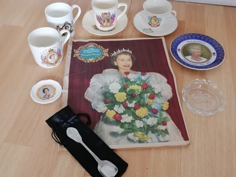 image for Royal Memorabilia Lot : 10 × Collectible E ll R 1953 - 2002 Commemorative Items 