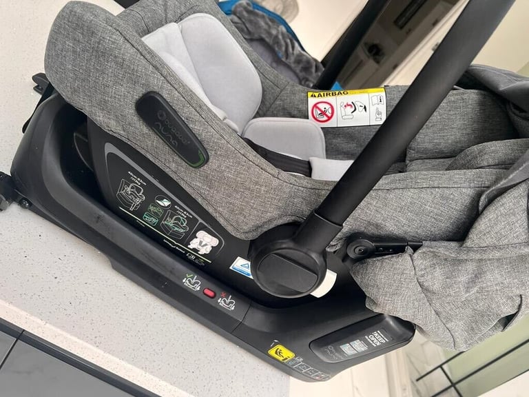 Bugaboo Turtle Air car Seat by Nuna and Isofix seat base. 