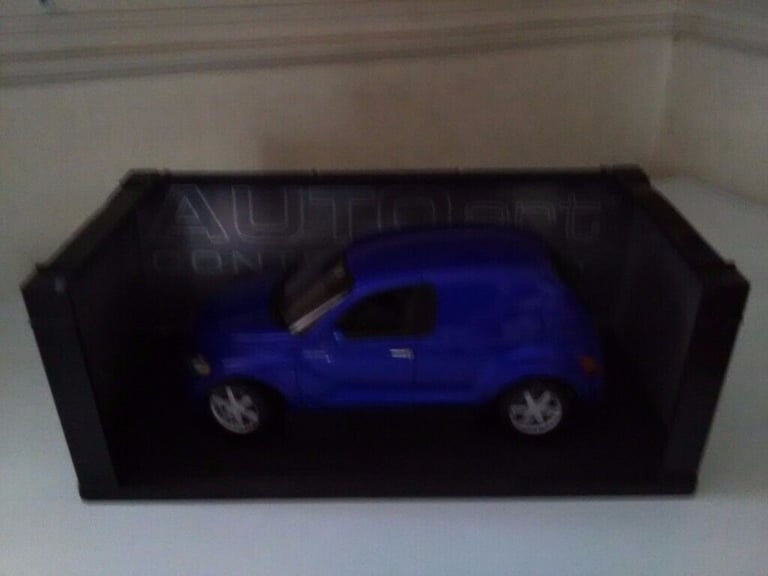 Auto Art Model Chrysler PT Cruiser.