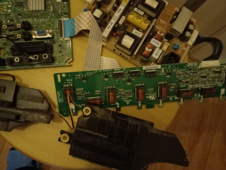 image for Complete circuit boards with speakers for Bush32&quot; led tv for enthusiasts